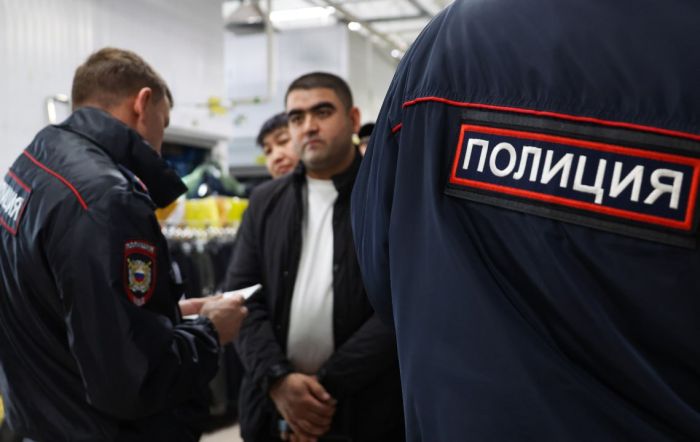 Полиция устроила рейд в фитнес-клубе Нижневартовска и выявила мигрантов-нелегалов