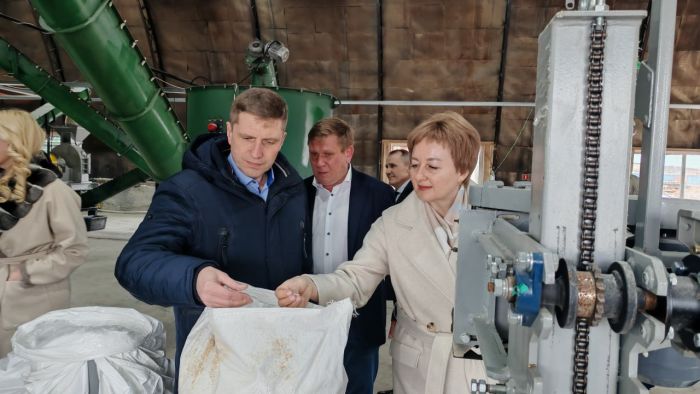 ​В Югре открылся завод по производству древесной муки