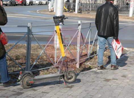Жители Югры начали получать первые штрафы за нарушение правил езды на электросамокатах
