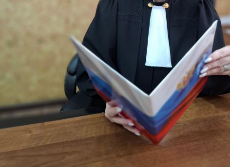 ​В Нягани на ребенка с крыши упал снег ‒ суд обязал УК выплатить компенсацию