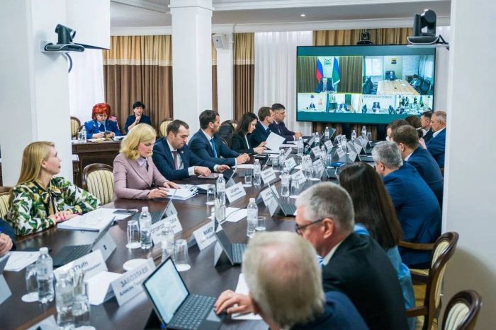 ​В Югре больше средств направят на здравоохранение, соцподдержку и строительство моста через Обь
