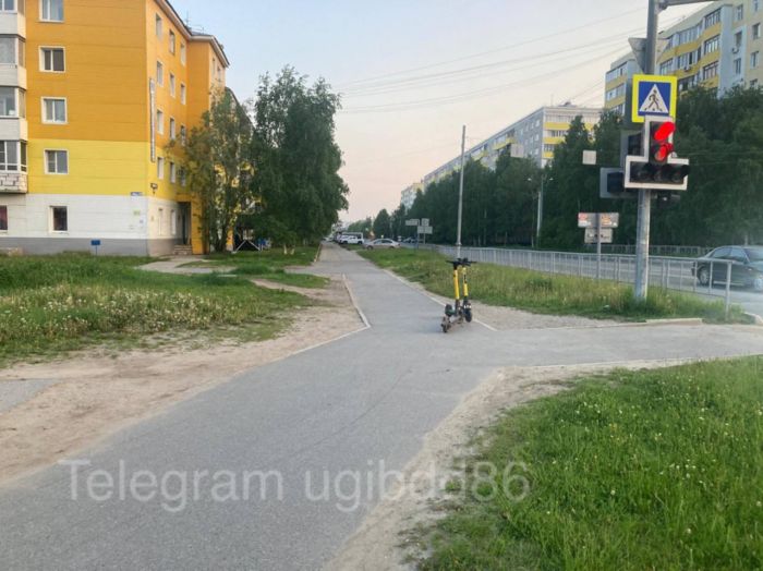 В Нижневартовске столкнулись два электросамокатчика