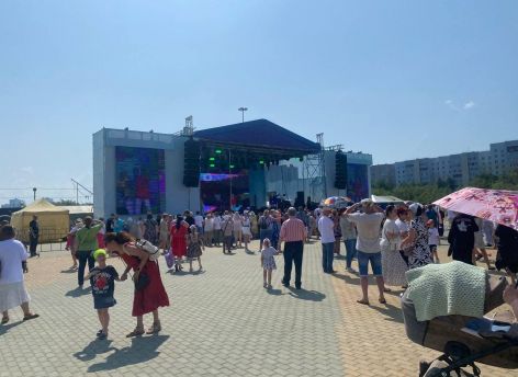 Сургут отметил День города и День России ярким праздником на Центральной площади // ФОТОРЕПОРТАЖ