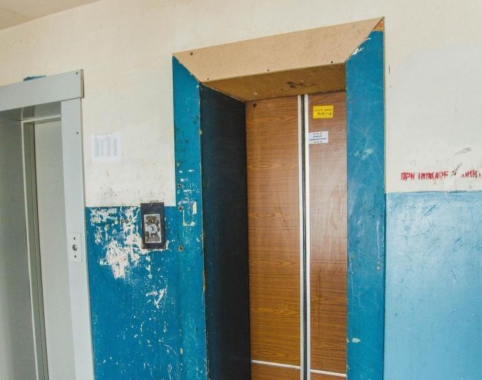 В Югре до конца года заменят 379 лифтов – использовать будут только отечественные 
