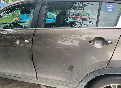 ​Месть за блокировку: в Пыть-Яхе мужчина сорвал ручки с машины бывшей жены