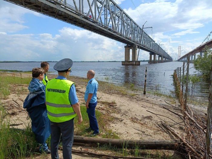 ​На двух ЖД мостах Югры нашли проблемы с безопасностью