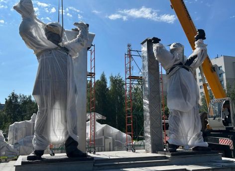Памятник Строителям Сургута откроют 7 августа