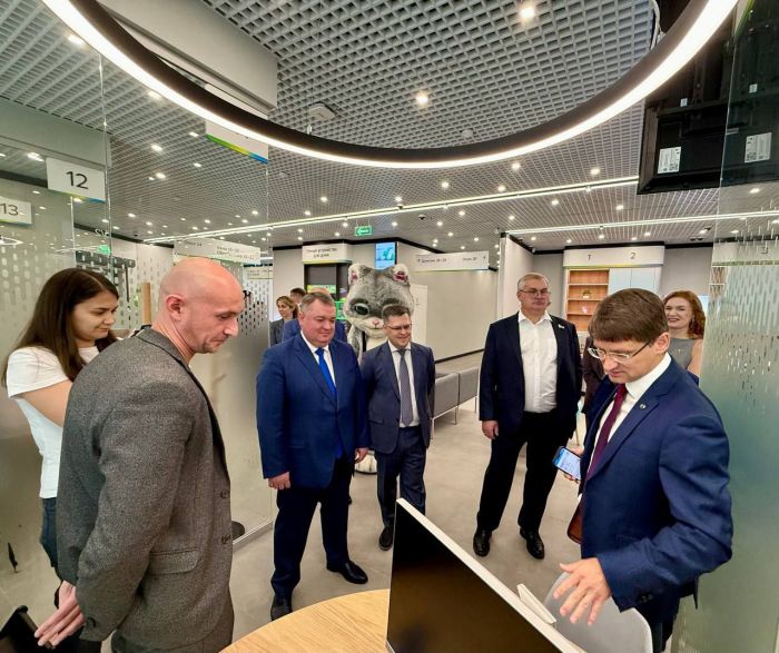 ​В Нижневартовске открылся обновленный офис Сбера