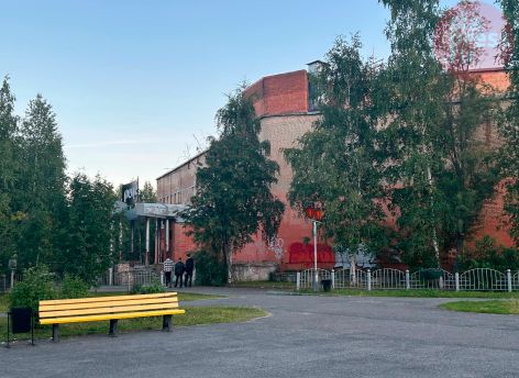 «Портрет Дориана Грея» в центре Сургута − что произошло с кинотеатром «Аврора» за 40 лет
