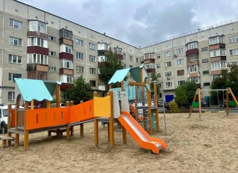 ​На проспекте Ленина в Сургуте обновили двор по инициативе жителей 