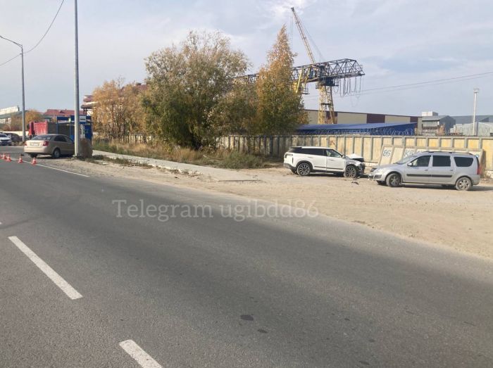 ​В Нижневартовске водитель «Chevrolet» не уступил дорогу и спровоцировал массовое ДТП