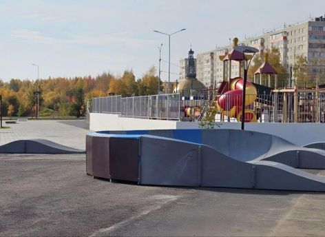 ​В Мегионе открыли современный скейт-парк с видом на Мегу