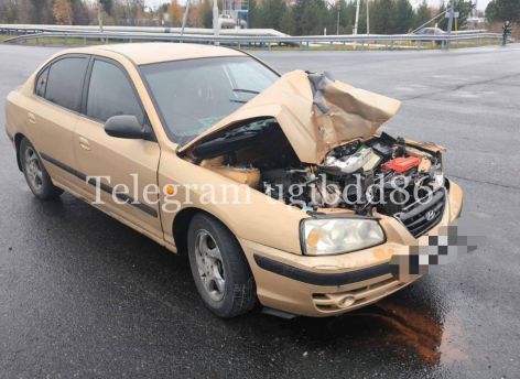 ​Водитель Hyundai пострадал в аварии с грузовиком в Сургутском районе