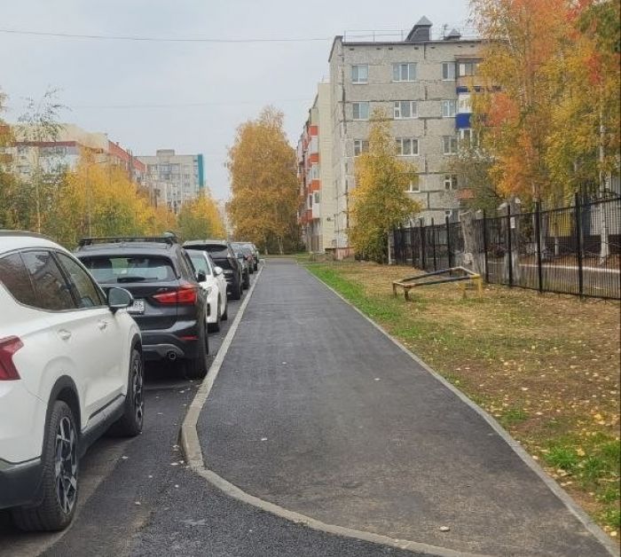 На проезде Взлетном в Сургуте изменятся правила парковки в течение дня — с угрозой приезда эвакуатора