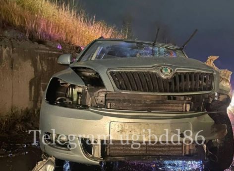 ​В Пыть-Яхе водитель Skoda врезался в КАМАЗ на встречке