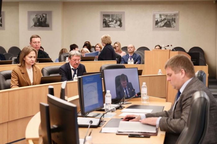 ​Льготы участникам СВО, долги УК и судьба морга на Каролинского − главные итоги заседания Думы Сургута