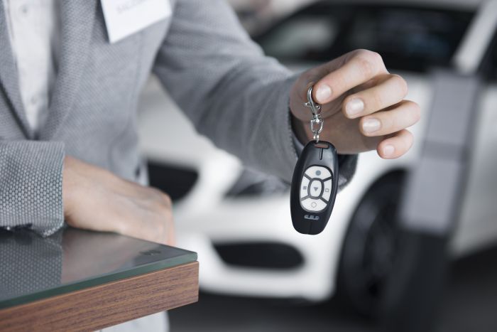 ​На Lada Granta – восемь зарплат, на Toyota Camry – более 30: эксперты подсчитали, сколько придется копить на популярные авто в Югре