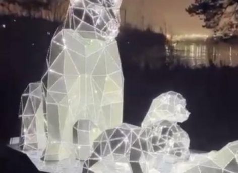 ​В Сургуте в парке «За Саймой» появился арт-объект с медведицей и тремя медвежатами