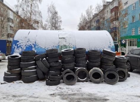 ​«Жильцы не виноваты»: сургутяне обвиняют шиномонтажников в выбросе покрышек во дворы