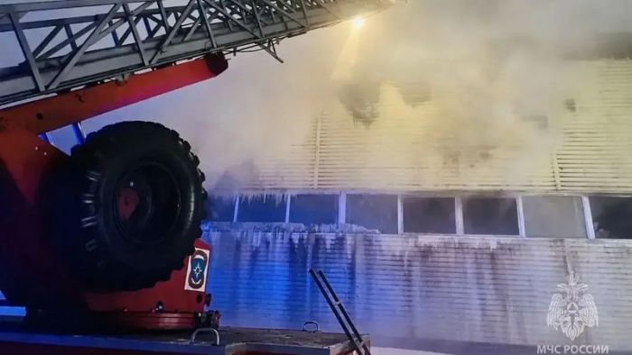 В Пыть-Яхе серьезно полыхал центральный рынок. Его тушили почти пять часов