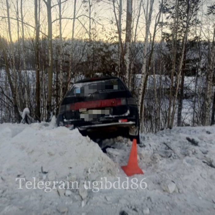 ​В Югре 16-летняя девушка села за руль без прав и попала в ДТП: есть пострадавшие