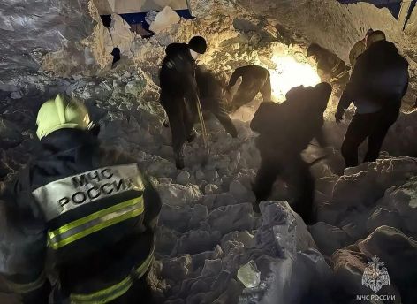 Трагедия в Лянторе: в Сургутском районе ребенок погиб после схода снега с крыши хоккейного корта