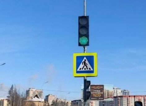 В Сургуте дорожники восстановили неработавший после ДТП светофор у ДИ «Нефтяник»