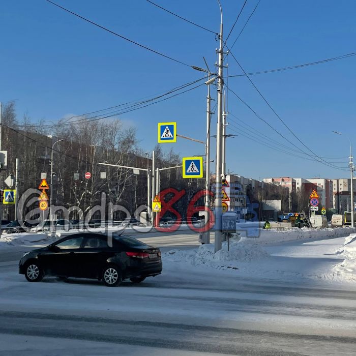 Дорогу перекрыли, ремонт ‒ летом: что происходит на аварийном участке возле остановки УБР в Сургуте