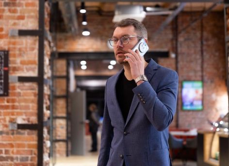 Ева от МегаФона научилась распознавать голоса роботов и дипфейки