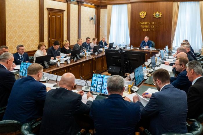 ​Александр Моор поручил усилить безопасность мест массового скопления и объектов ТЭК