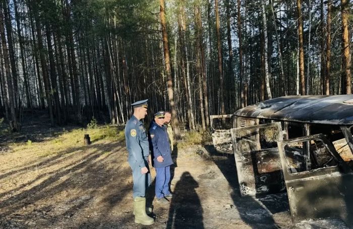 В Югре трое рыбаков поехали на природу на машине и сгорели в ней во время сна