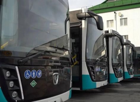 На загруженных маршрутах Сургута появились новые автобусы