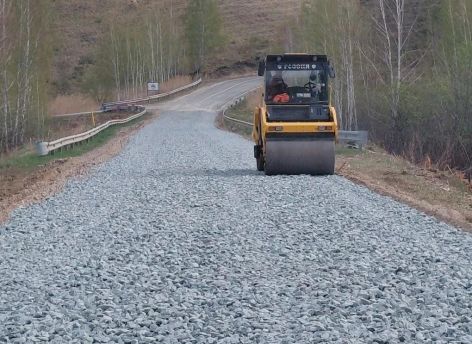 В Тюменской области ремонтируют участок трассы, разрушенный паводком