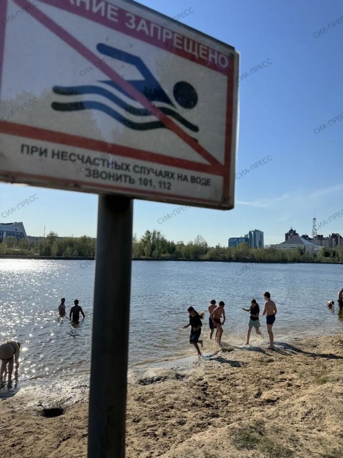 ​Жители Сургута открыли купальный сезон в парке «За Саймой» // ФОТОФАКТ