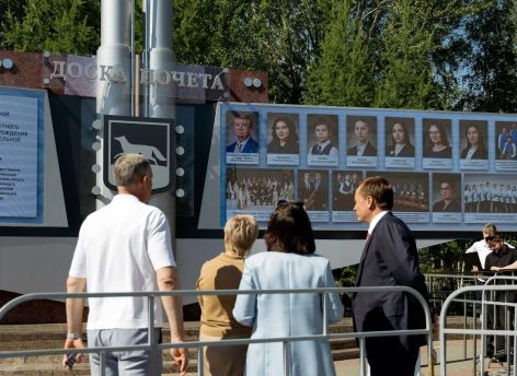 Доска почета у администрации города в Сургуте стала электронной
