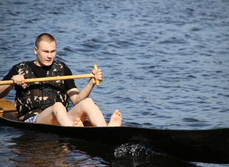 Сургут провел «День обласа» с национальными гонками на лодках и обрядами