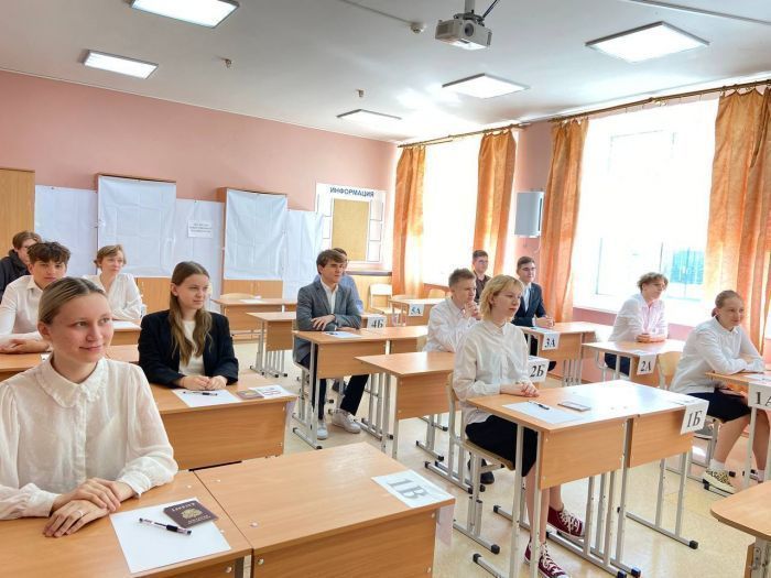 В Сургуте ЕГЭ по иностранным языкам написали около 240 выпускников