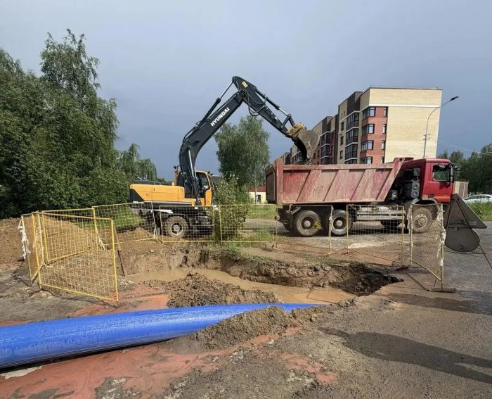 Сургутские коммунальщики прокладывают километры новых труб для воды