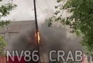 В СНТ под Сургутом молния ударила в деревянную опору электропередач и вызвала пожар