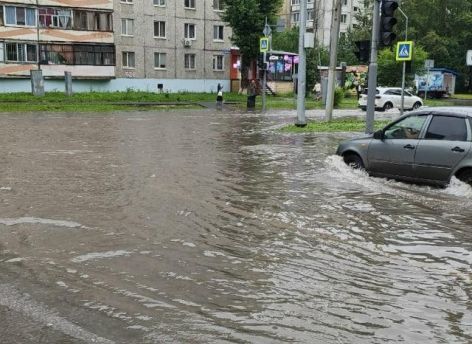 Тюмень ушла под воду после сильного дождя