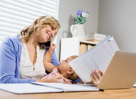 В Югре тысячи родителей продолжают получать пособие, выйдя на работу