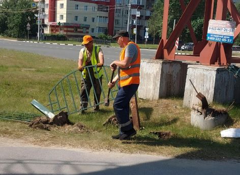 В Сургуте продолжается снос заборов