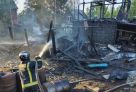 Пожарные предотвратили взрыв в горящем доме в Сургуте