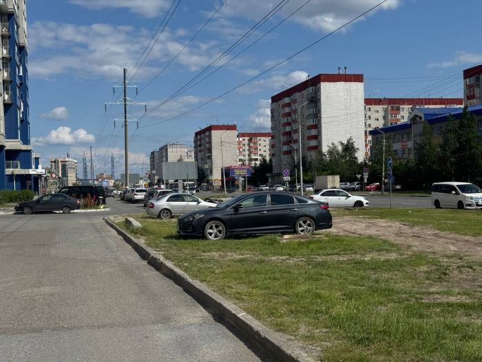 В Сургуте нарушение правил парковки остается самым популярным поводом для административных штрафов