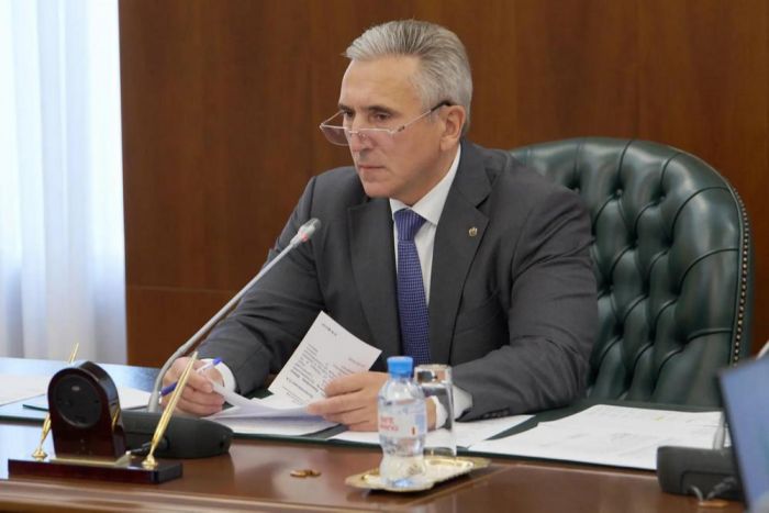 ​Губернатор поручил отремонтировать дороги в Викулово и Вагае и помочь семьям участников СВО