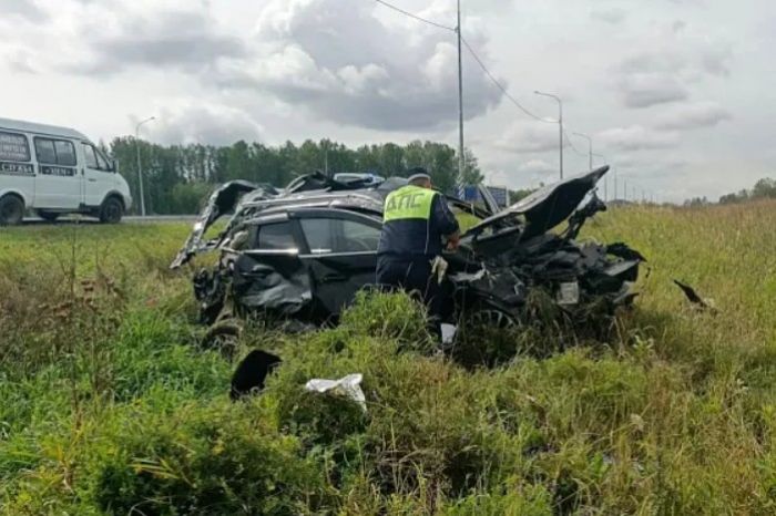 Семья из Югры по пути в Екатеринбург попала в жуткую аварию — погиб младенец
