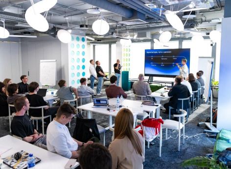 Сбер и Группа Синара разработали более 40 сценариев применения GigaChat в промышленности