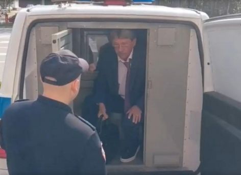 Депутата думы Сургута Евгения Барсова доставили в отдел полиции. Предположительно – из-за публикаций в соцсетях