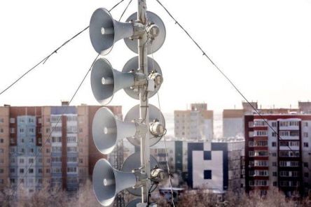 При сигналах беспилотной и ракетной опасности занятия в школах Югры будут отменяться